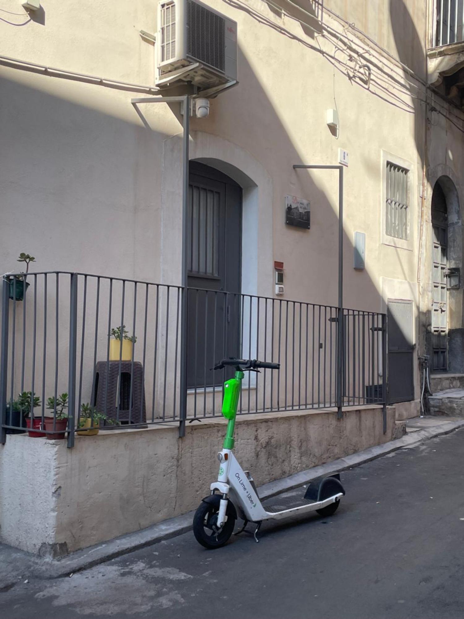 Ferienwohnung Due Passi Dal Centro CTA Exterior foto